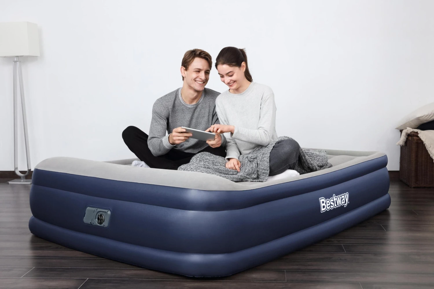 Bestway Queen Tritech Airbed 2 Bestway Queen Tritech Airbed - Image 2